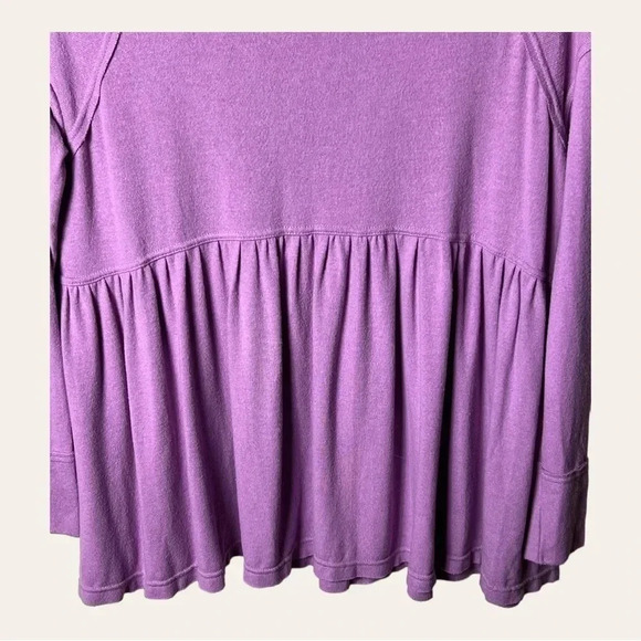 0267. Free PEOPLE‎ LAVENDER LONG SLEEVE TOP SIZE MEDIUM OVERSIZED - Picture 9 of 10